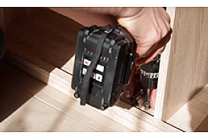 Відеоінструкція по складанню комоду